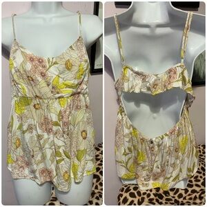 💕Volcom Open Back Top💕